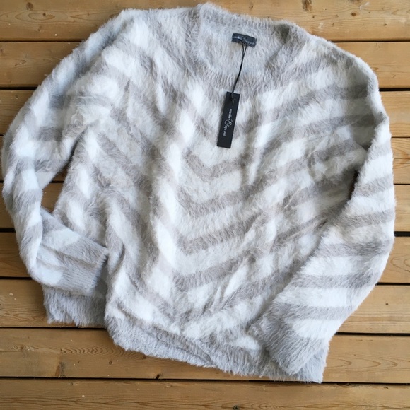 Market & Spruce Sweaters - NWT Market & Spruce animal print sweater nylon